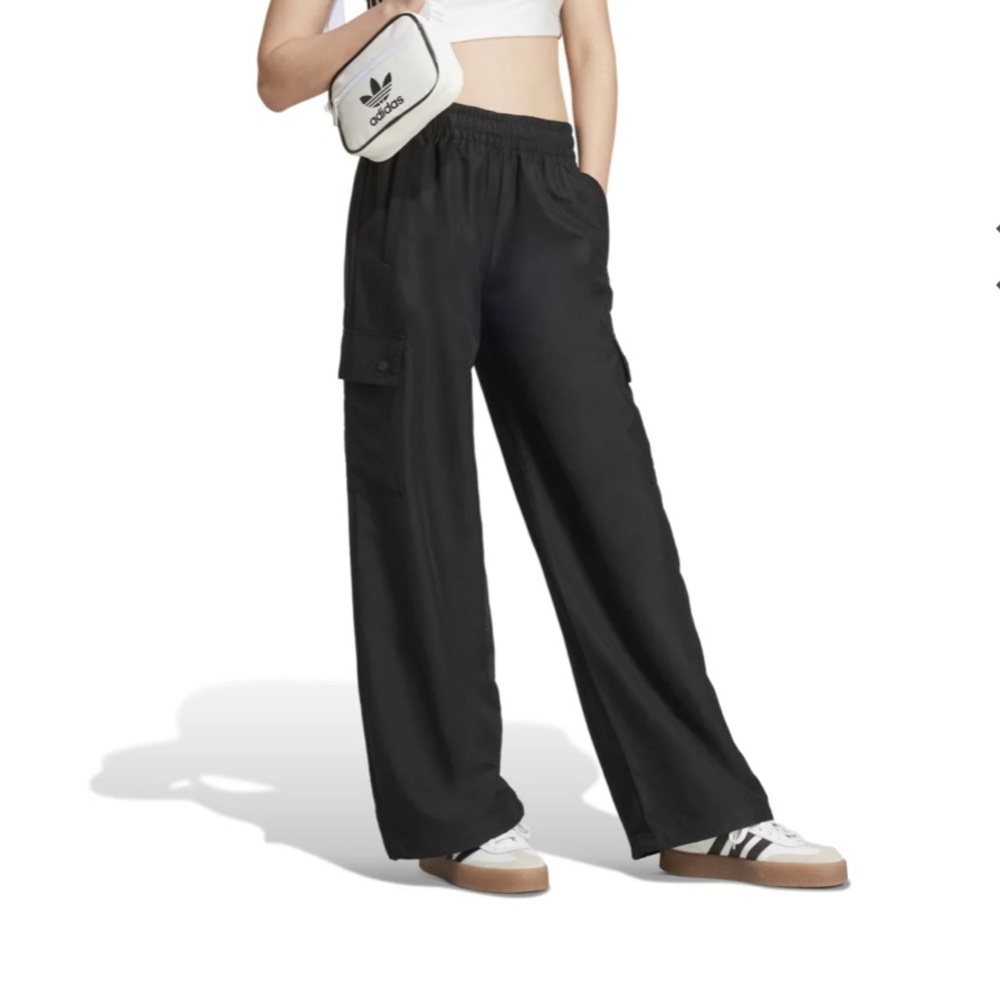 NWOT Adidas Originals Women's Essentials Woven Cargo Pants